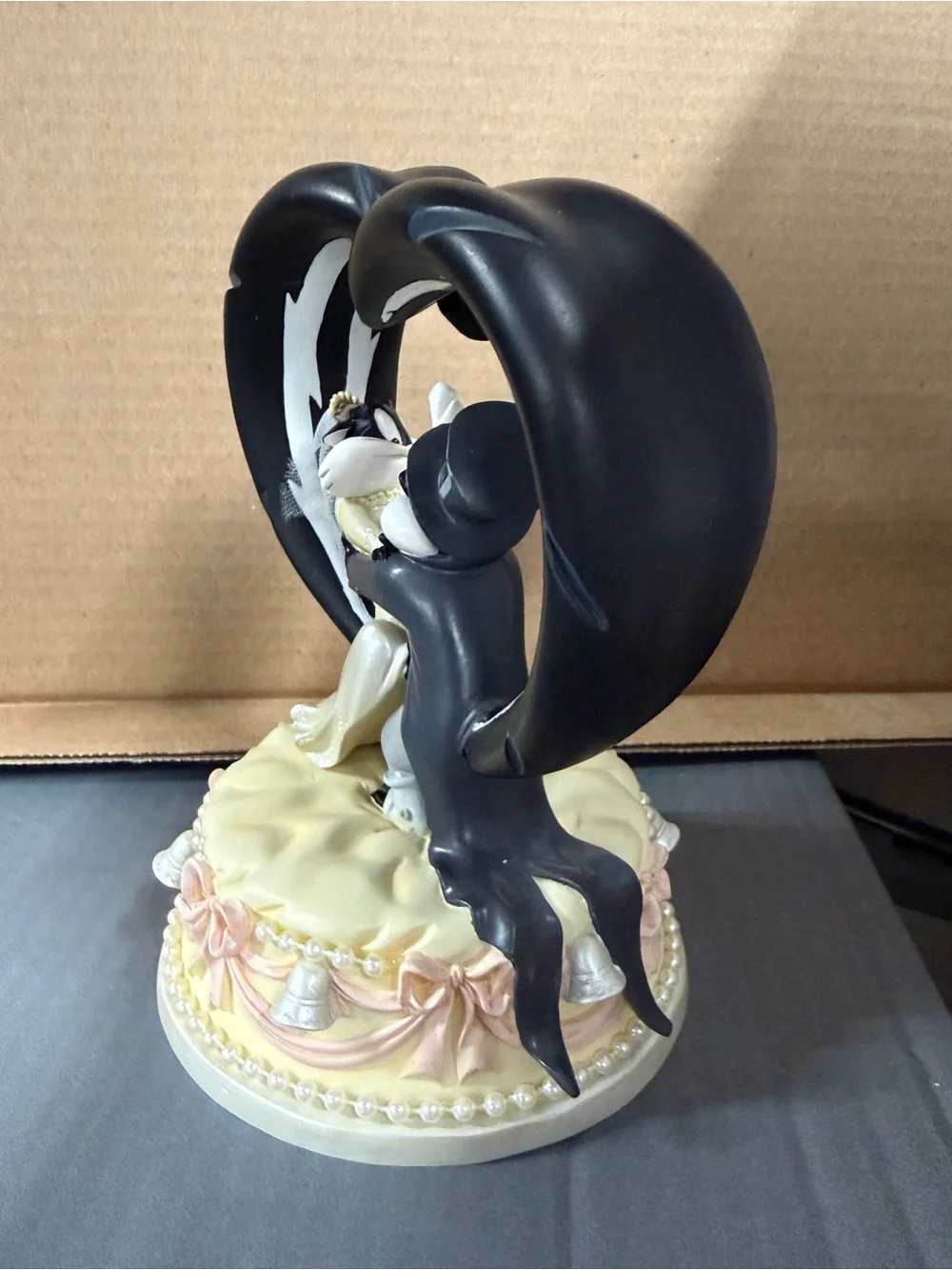 VTG 2000 Looney Tunes Pepe Le Pew Wedding Cake Topper LE 1552/2500 COA